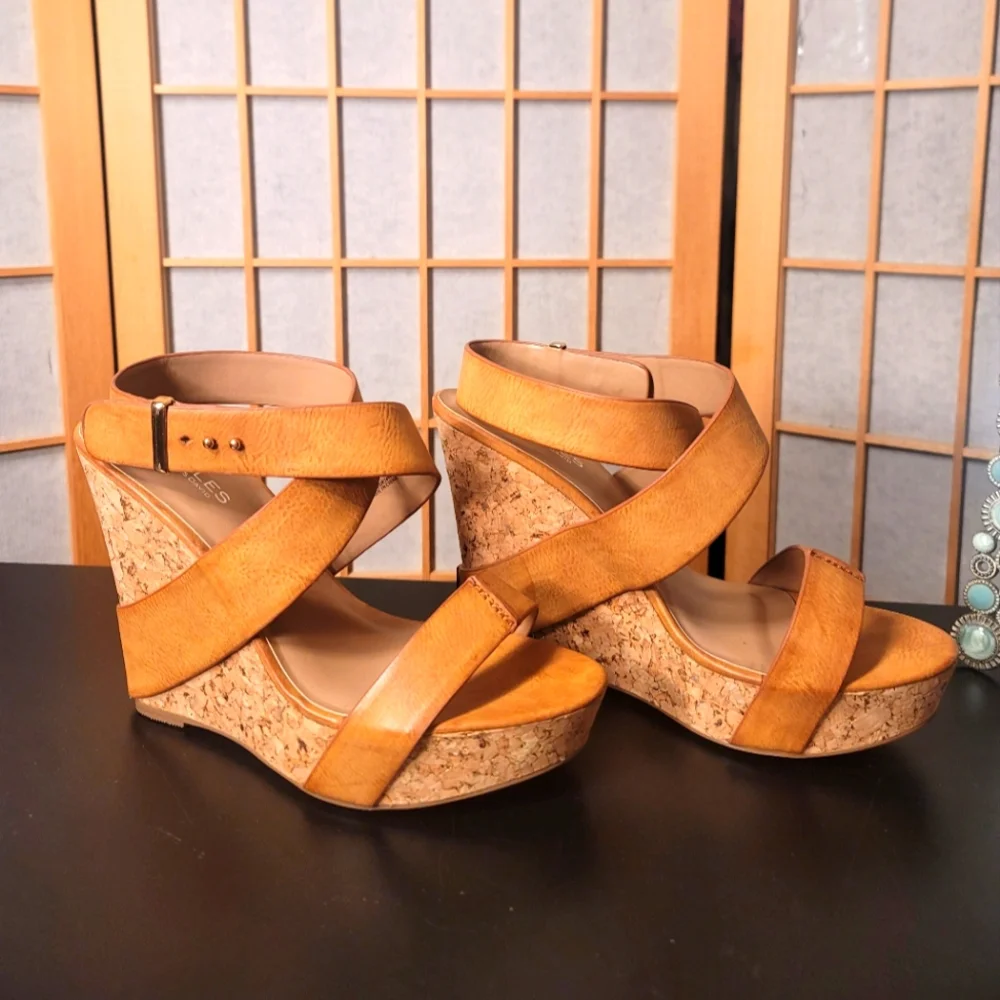 Charles By Charles David Arlington Wedge Sandal - Picture 2 of 15